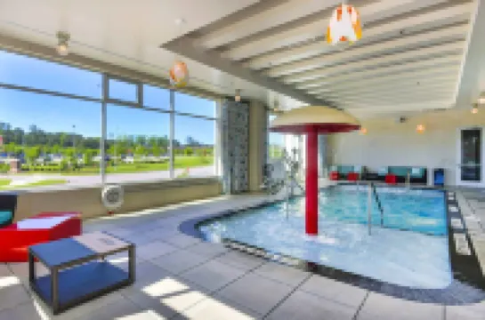 コートヤード・ローリー・ケーリー/パークサイド・タウン・コモンズ