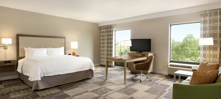 Hampton Inn & Suites Largo Hotels in Largo