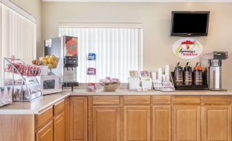 Super 8 by Wyndham Madison