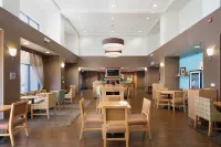 Hampton Inn & Suites Madera فنادق في ماديرا