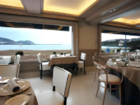 Petit Palace Tres Cruces