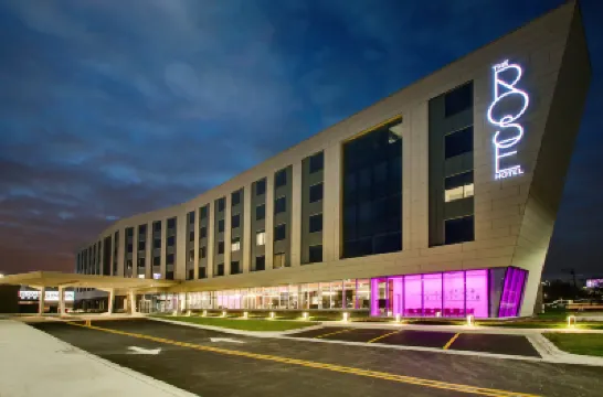 芝加哥玫瑰酒店，希爾頓啟繽精選 鄰近芝加哥時尚奧特萊斯的酒店