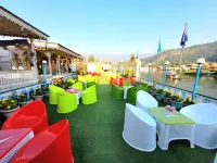Aziz Palace Group of Houseboats