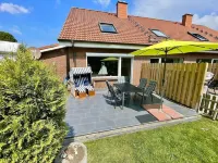 Gut Ausgestattetes und Modernes Ferienhaus mit Eingezäuntem Garten, Strandnah - 3-Sterne