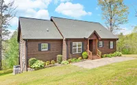 Lake Nottely 4 Bdrm Cabin,  Game Rm, Sauna, Mtn & Lake Views, Dock, EV Charger.