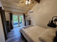 Canyon Falls Cabin.A cozy riverfront cabin located on Canyon Creek
