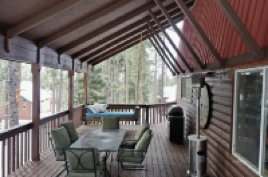 Mid-Canyon Cabin near Bryce and Zion National Parks