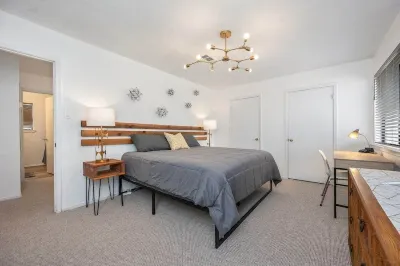 Wellspring Townhome - King Bed Suite minutes from Texas A&M Hotels near Brazos Valley Museum of Natural History