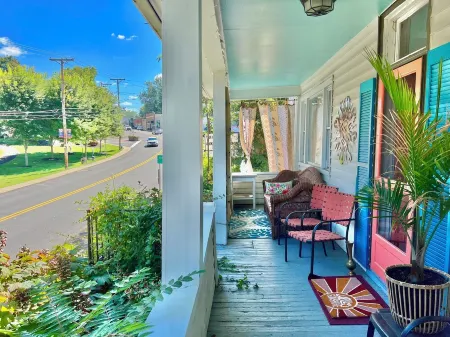 Perfect Basecamp! 3b/3bath Historic Downtown 🏡