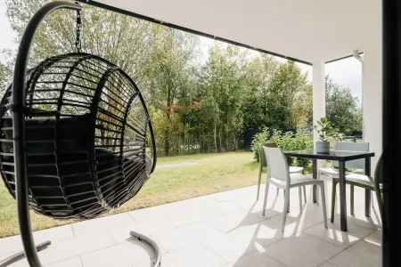 LaMiaCasa Family-Business-Airport-Fair-Uni-Base