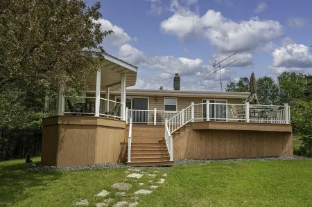 Lakefront Northwoods Winter/Summer Wonderland Updated 3 Bedroom House Sleeps 8