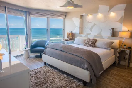 Sleep with Waves! Artist Owned, Oceanfront Luxe 9th Floor Breathtaking Views!