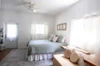 The Firefly is between Waco and Corsicana, 5 minutes from the Navarro Mills Lake