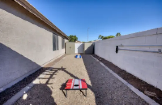 Pool, Games, Close to Freeway, Hiking & Golf nearby. . In the heart of Peoria