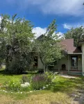1910 Montana Charm! Experience the warmth and feel of a small- town home! - 4성급