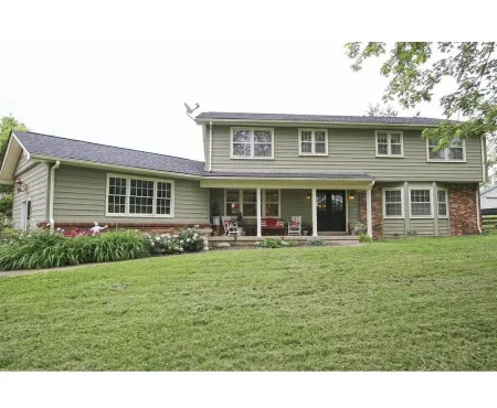Raven Fox Farm-Country Charm! 5 BR Only 8 miles from Keeneland and BG Airport