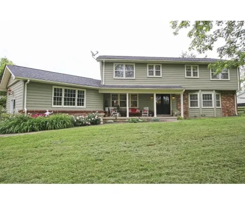 Raven Fox Farm-Country Charm! 5 BR Only 8 miles from Keeneland and BG Airport Hotels in Woodford County