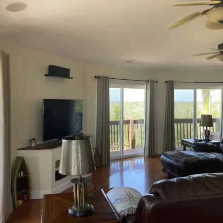Well Equipped Pet/Smoke Free Family Home - bring your boat!
