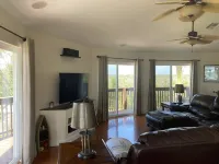 Well Equipped Pet/Smoke Free Family Home - bring your boat!