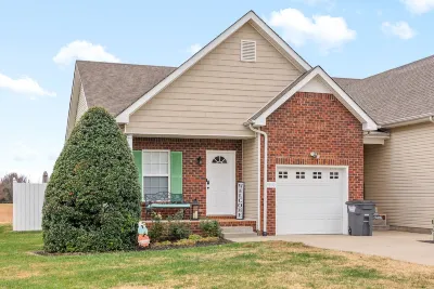 Close to everything in Clarksville and Fort Campbell; Dog-friendly Townhome. Hotels near Finish Line