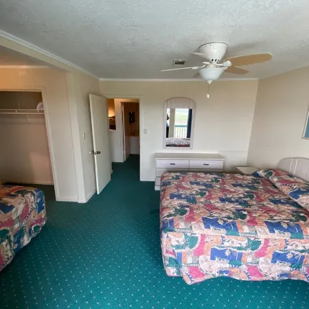 Beachfront Two Bedroom Condo with a Pool/2 nights or 7 nights. Pet friendly!