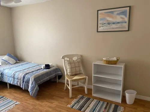 Walk to Ocean Updated and modern quiet 2 Bedroom beach house