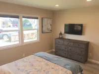 Renovated bungalow, Private backyard, near beach/restaurants, AC, Bikes