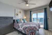 Paradise Found! Fabulous, Flexible, Beach Front Luxury! Hot Tub, Best Location!