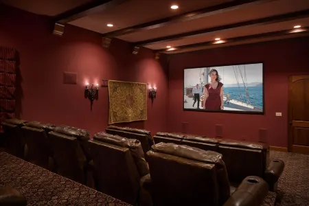 Luxury Napa Valley Estate Surrounded by Vineyards