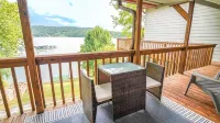 Lakeview Landing, pet friendly lake front home on Boone Lake