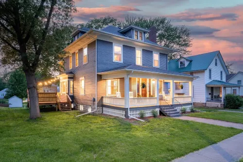 The Historic Ola Babcock Miller Retreat with Hot Tub Hotels in Washington