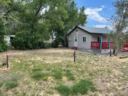 Mountain Avenue Cozy Cabin