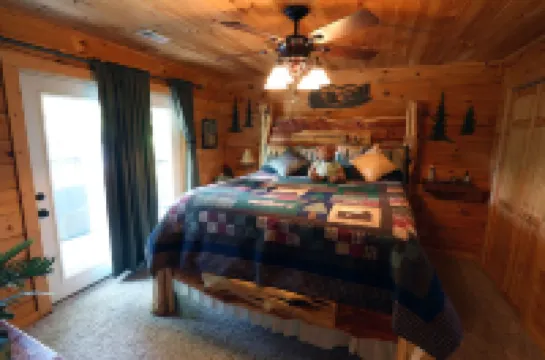 Deer Run Cabin - Private Hot tub, Loft / Game Room, 1 Mile to Thunder Ridge