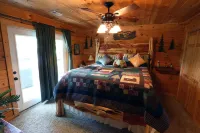Deer Run Cabin - Private Hot tub, Loft / Game Room, 1 Mile to Thunder Ridge