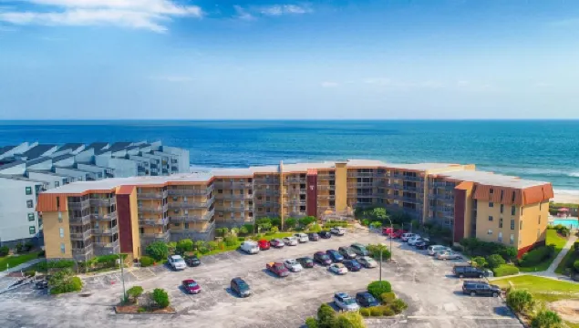 Fun in the Sun on Topsail Island at the Pelican Pad: A cozy oceanfront condo