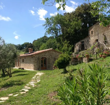 The cherry tree Podere il Giglio: Romantic apartment on the hills and swimming pool