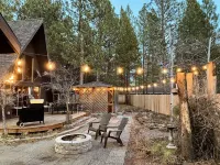 Cozy cabin style house/Hot Tub/Free Wi-Fi/Pets are welcome/RV Hookup