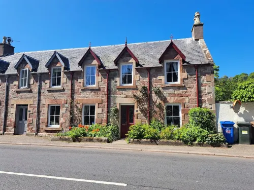 Newly renovated Character Cottage close to the beach