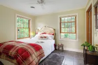 River Cottage Retreat - Close to Golf, Beaches, Hiking!