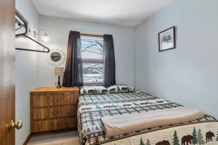 Beautiful Lake Front Home Отели в г. Литчфилд