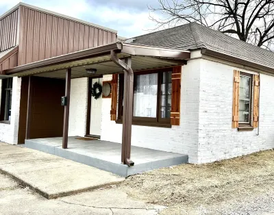 Cozy cottage 4 minutes from Lake Sullivan!