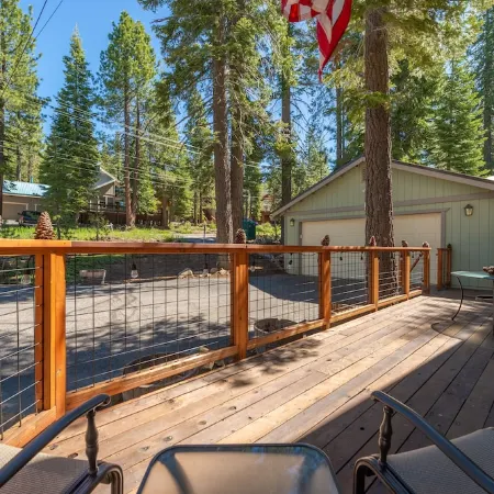 Knotty Pine Family Cabin (Tahoe Donner) - Dogs Welcome!!!