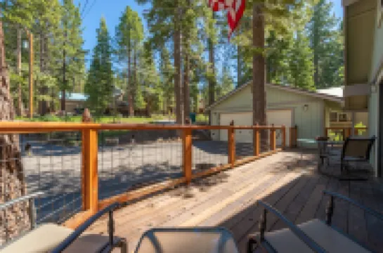 Knotty Pine Family Cabin (Tahoe Donner) - Dogs Welcome!!!