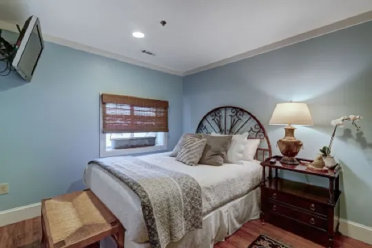 In-Town Luxury 2 Br Apartment - 205 S. 4th Street