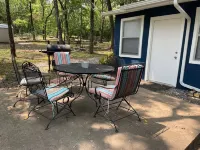 Fisherman's Flat    Cozy 3-bedroom cabin short walk to water at Cypress Cove