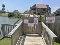 Beach Retreat Minutes to the Beach and just steps to the Pool!! Hotels in Matagorda