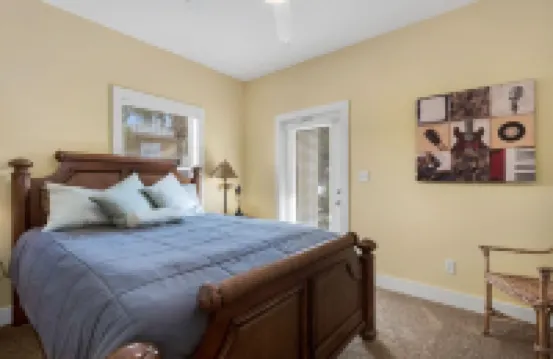 Welcome to The 4 Seas Cottage - FREE Beach Serv.  In Season Mar - Oct!