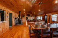 Your own private lake with lodge! Sleeps 24 people. Lots of parking.