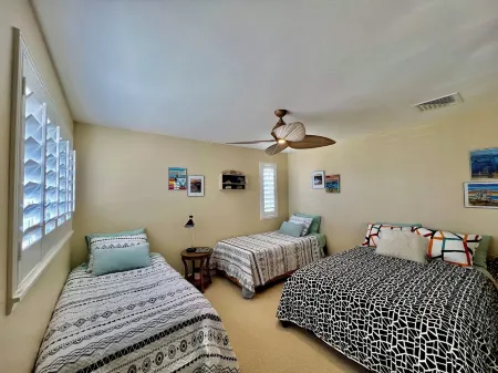 Oasis Awaits Отели рядом с достопримечательностью «Парадайс Ков Паблик Бич»