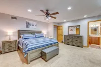 Stunning 6 bdrm Pocono Chalet, new Hot Tub & 2 blocks to lake and pools.